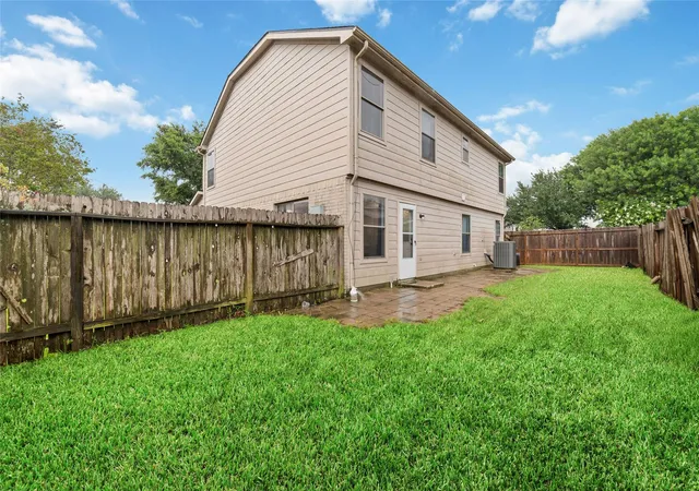 Photo 3 of Single family home for sale at 527 Remington Point Ct, Houston, TX 77073 | MLS# 10224650 | Listing updated on 2026-08-19