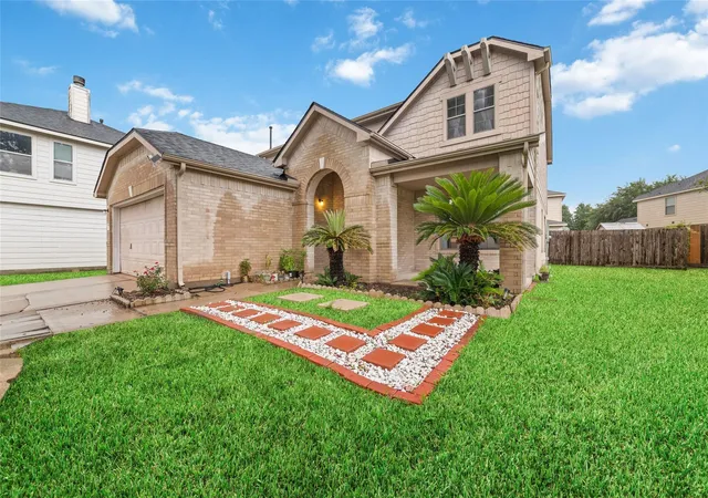 Photo 4 of Single family home for sale at 527 Remington Point Ct, Houston, TX 77073 | MLS# 10224650 | Listing updated on 2026-08-19