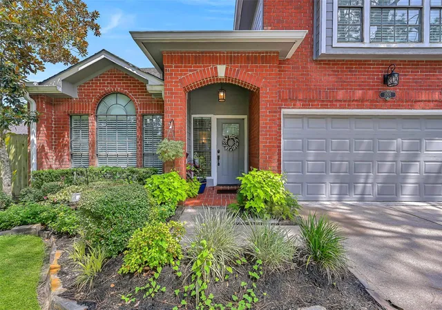 2nd image of 2205 S Mission Cir, Friendswood, TX 77546 | MLS# 48578592