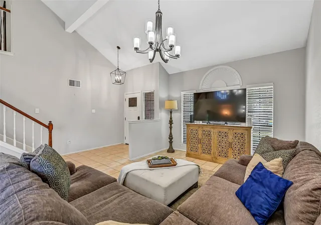 4th image of 2205 S Mission Cir, Friendswood, TX 77546 | MLS# 48578592