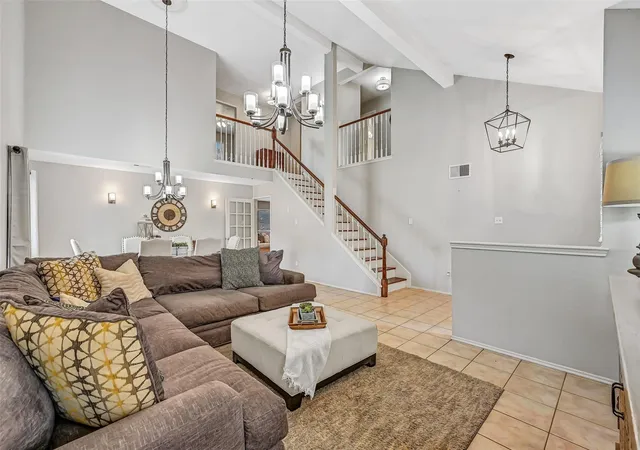 5th image of 2205 S Mission Cir, Friendswood, TX 77546 | MLS# 48578592