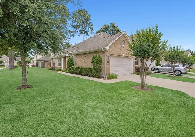 Photo 3 of Sale Pending at 2034 Que Manor Dr, Houston, TX 77090 | MLS# 46713322 | Listing updated on 2026-09-03