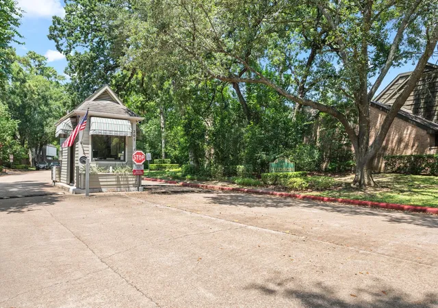 Photo 2 of Townhouse for sale at 294 Sugarberry Cir, Houston, TX 77024 | MLS# 31191762 | Listing updated on 2026-08-28