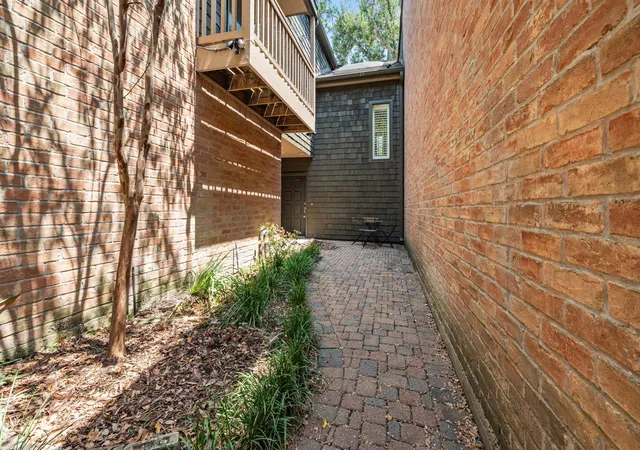 Photo 3 of Townhouse for sale at 294 Sugarberry Cir, Houston, TX 77024 | MLS# 31191762 | Listing updated on 2026-08-28