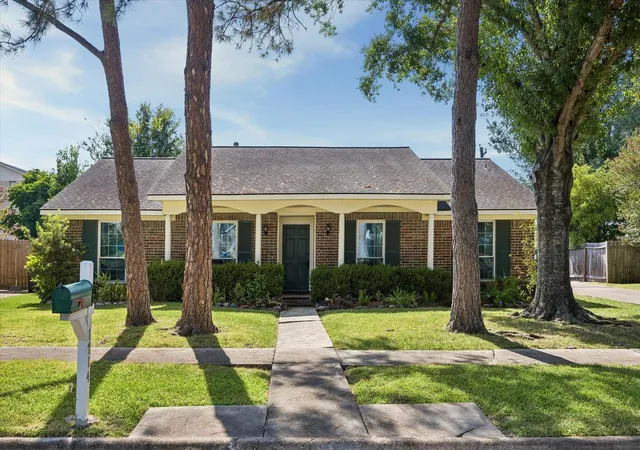 Photo 1 of Sale Pending at 1714 Ashford Hollow Ln, Houston, TX 77077 | MLS# 93545985 | Listing updated on 2026-09-04