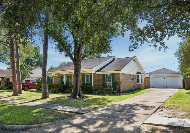 Photo 2 of Sale Pending at 1714 Ashford Hollow Ln, Houston, TX 77077 | MLS# 93545985 | Listing updated on 2026-09-04