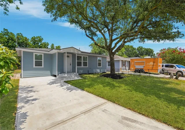 Photo 2 of Sale Pending at 10629 Fairfax St, Houston, TX 77029 | MLS# 55530917 | Listing updated on 2026-09-07