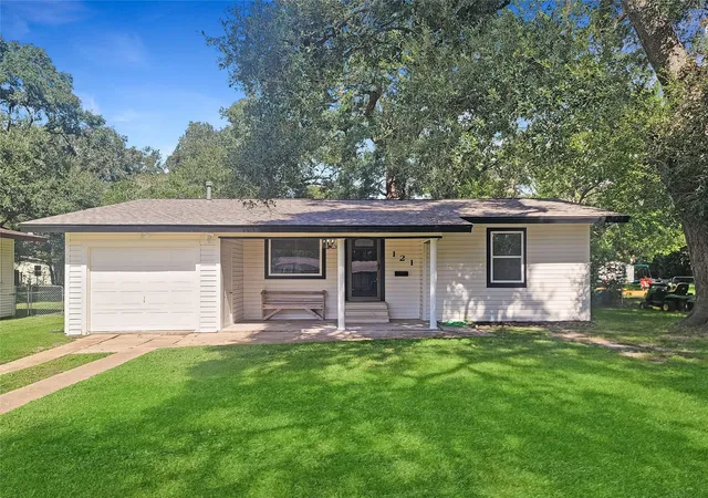 1st image of 121 Wisteria St, Lake Jackson, TX 77566 | MLS# 45024264