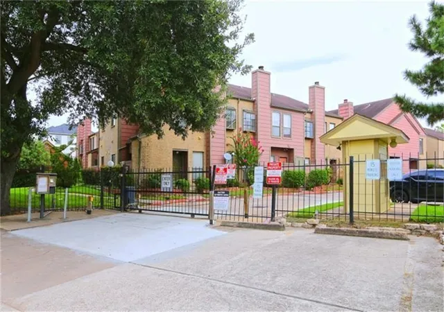 2nd image of 8299 Cambridge St #1705, Houston, TX 77054 | MLS# 40767968