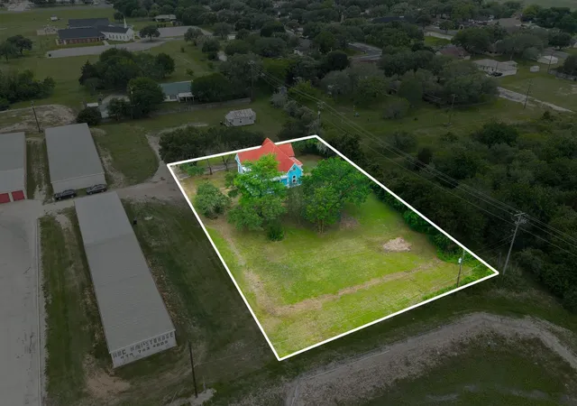 Photo 2 of Single family home for sale at 501 Mish Mash Mall Ln, Schulenburg, TX 78956 | MLS# 91939931 | Listing updated on 2026-08-27