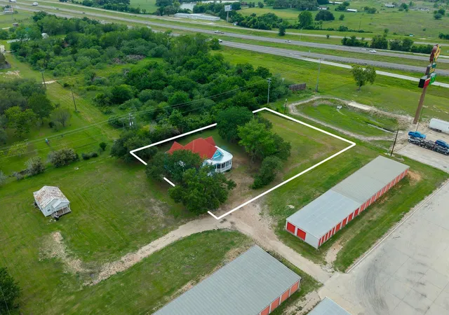 Photo 3 of Single family home for sale at 501 Mish Mash Mall Ln, Schulenburg, TX 78956 | MLS# 91939931 | Listing updated on 2026-08-27