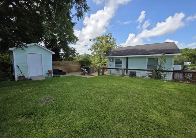 3rd image of 354 Sir Lancelot Dr N, Bay City, TX 77414 | MLS# 19790093