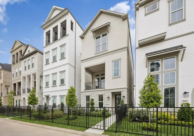 2nd image of 3707 Somerset York Ln, Houston, TX 77055 | MLS# 98115845