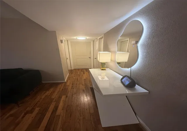 11th image of 909 Silber Rd #28E, Houston, TX 77024 | MLS# 94058143