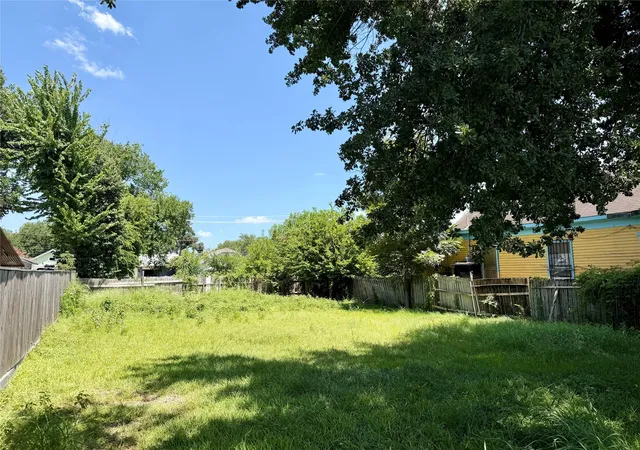 2nd image of 1912 Freeman St, Houston, TX 77009 | MLS# 86958861