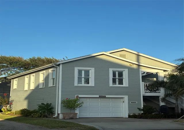 Photo 3 of Sale Pending at 2314 33rd St, Galveston, TX 77550 | MLS# 33139847 | Listing updated on 2026-09-18