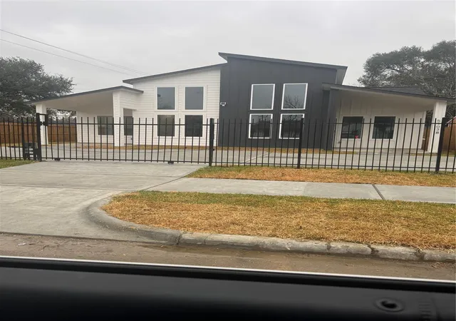 13th image of 5950 Doolittle Blvd, Houston, TX 77033 | MLS# 29423199