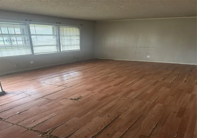 4th image of 5950 Doolittle Blvd, Houston, TX 77033 | MLS# 29423199