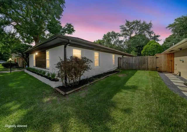 3rd image of 4814 Briarbend Dr, Houston, TX 77035 | MLS# 13697796