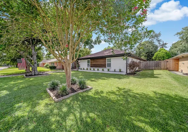 4th image of 4814 Briarbend Dr, Houston, TX 77035 | MLS# 13697796