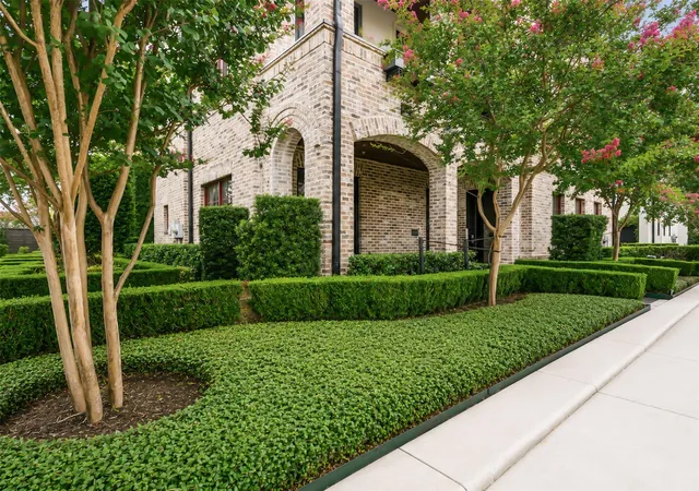 2nd image of 1228 Mosaico Ln, Houston, TX 77055 | MLS# 29521069