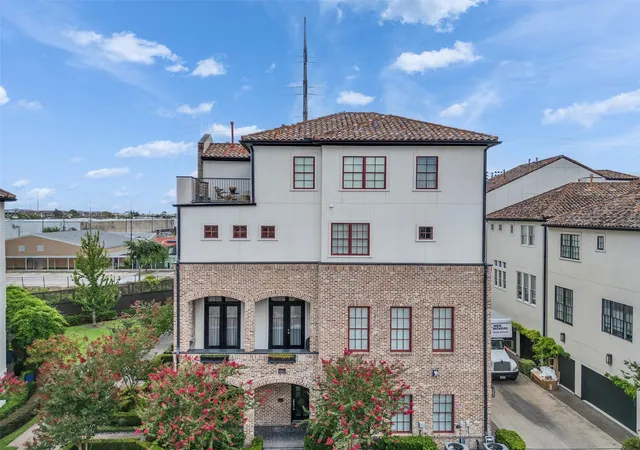 5th image of 1228 Mosaico Ln, Houston, TX 77055 | MLS# 29521069