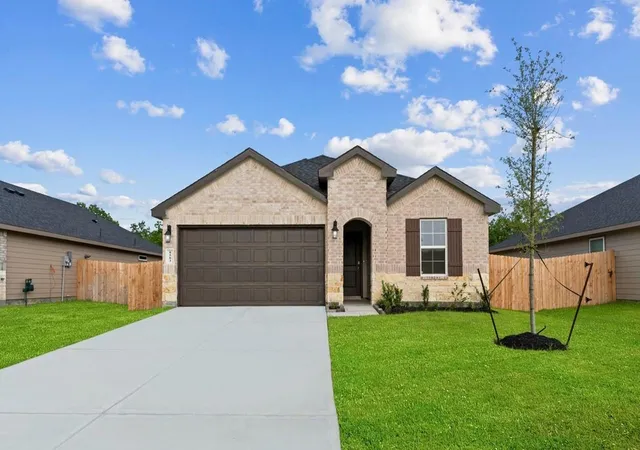 1st image of 1013 Paddlefish Ln, Alvin, TX 77511 | MLS# 43141036