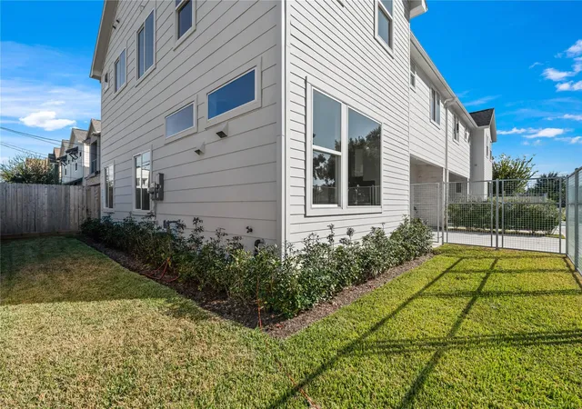 4th image of 1806 Yates St, Houston, TX 77020 | MLS# 26309540