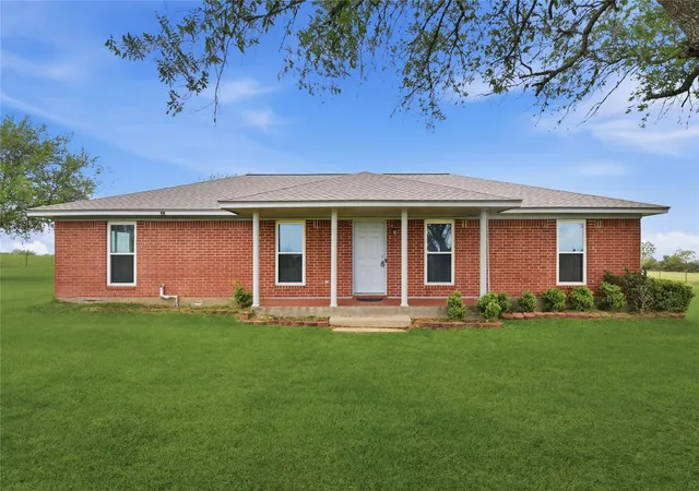 Homes for sale in Damon, TX | 1250 Stockwell, Damon, TX 77430 | MLS# 76597330