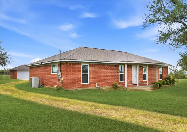 Homes for sale in Damon, TX | 1250 Stockwell, Damon, TX 77430 | MLS# 76597330