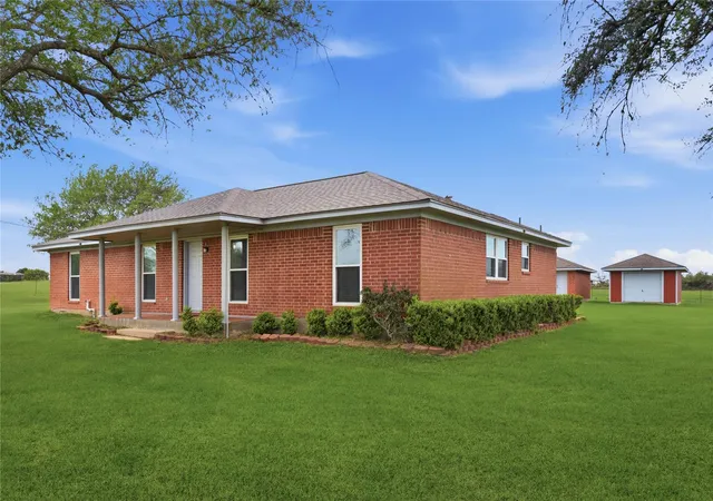 Homes for sale in Damon, TX | 1250 Stockwell, Damon, TX 77430 | MLS# 76597330