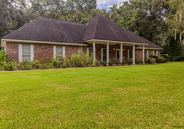2nd image of 2002 Sugar Mill Ln, Lake Jackson, TX 77566 | MLS# 8391366