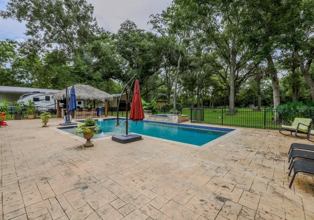 33rd image of 2002 Sugar Mill Ln, Lake Jackson, TX 77566 | MLS# 8391366