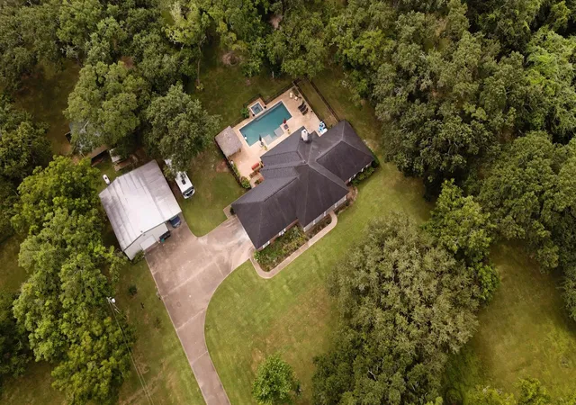 Photo 3 of Single family home for sale at 2002 Sugar Ml Ln, Lake Jackson, TX 77566 | MLS# 8391366 | Listing updated on 2026-09-13