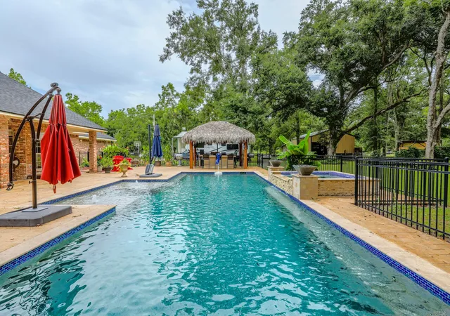 Photo 4 of Single family home for sale at 2002 Sugar Ml Ln, Lake Jackson, TX 77566 | MLS# 8391366 | Listing updated on 2026-09-13