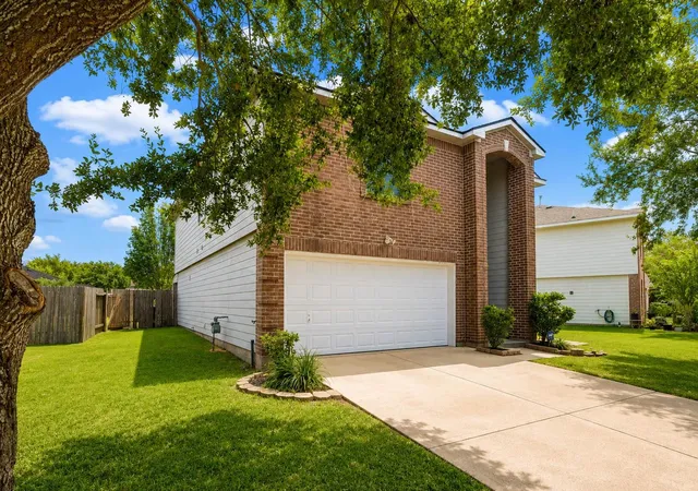 Photo 3 of Single family home for sale at 7703 Northfork Hollow Ln, Richmond, TX 77407 | MLS# 25765008 | Listing updated on 2026-09-06
