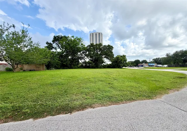 3rd image of 0 Shirleen Dr, Seabrook, TX 77586 | MLS# 76549552