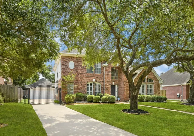 Photo 2 of Single family home for sale at 1327 Blackthorne Dr, Houston, TX 77094 | MLS# 54023362 | Listing updated on 2026-09-20
