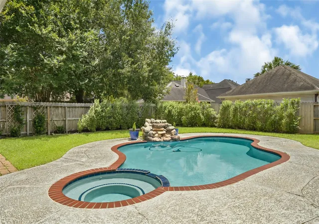 Photo 3 of Single family home for sale at 1327 Blackthorne Dr, Houston, TX 77094 | MLS# 54023362 | Listing updated on 2026-09-20