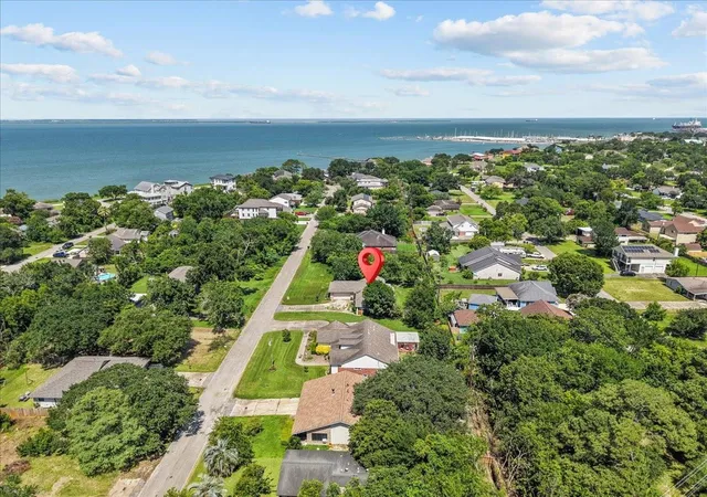 2nd image of 223 E Forest Ave, La Porte, TX 77571 | MLS# 20406254