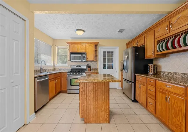 4th image of 223 E Forest Ave, La Porte, TX 77571 | MLS# 20406254