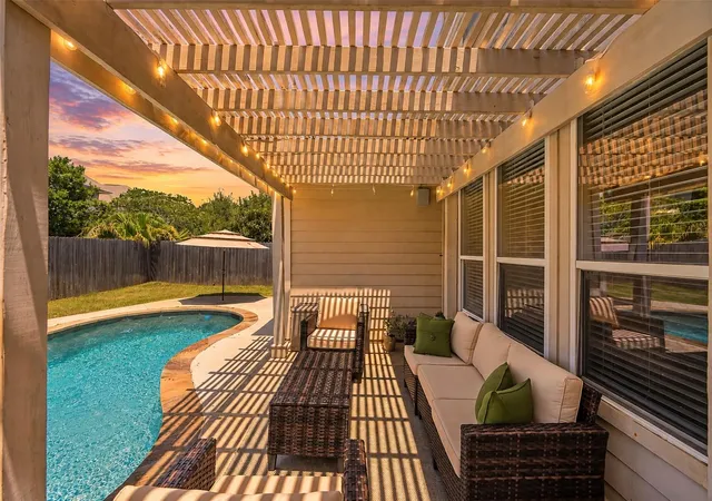 Photo 2 of Single family home for sale at 20918 Fld Manor Ln, Katy, TX 77450 | MLS# 22717159 | Listing updated on 2026-08-29