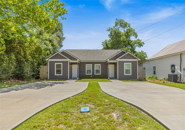 1st image of 405 W Worsham St, Willis, TX 77378 | MLS# 52934399