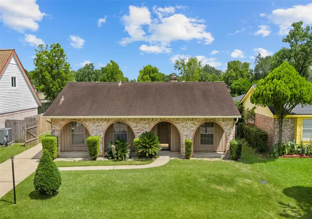 1st image of 10507 Huntington Way Dr, Houston, TX 77099 | MLS# 8503137