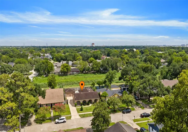 2nd image of 10507 Huntington Way Dr, Houston, TX 77099 | MLS# 8503137