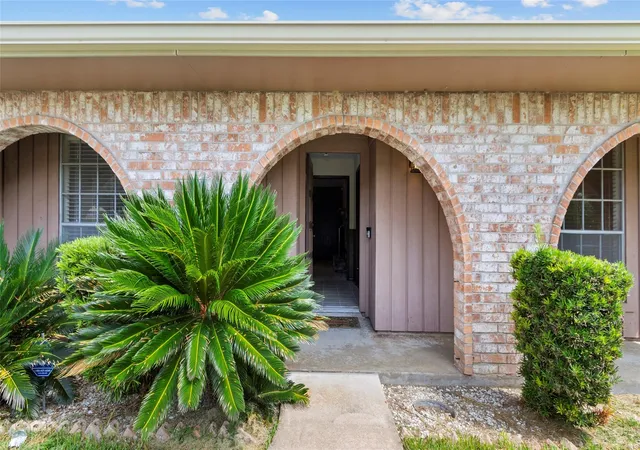 3rd image of 10507 Huntington Way Dr, Houston, TX 77099 | MLS# 8503137