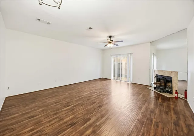 Listing Photo 4 - Condo for sale in building located at 7589 Cambridge St, Houston, TX 77054 - Unit #B