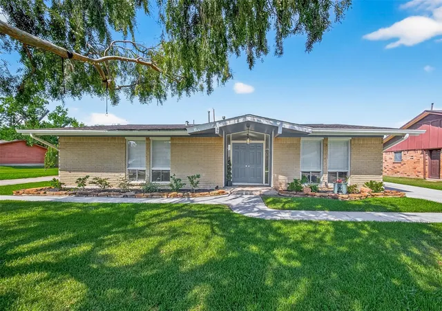 Photo 2 of Sale Pending at 3810 Marlin Ln, La Porte, TX 77571 | MLS# 11322904 | Listing updated on 2026-09-15