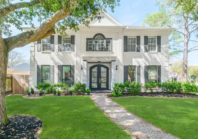 Photo 2 of Single family home for sale at 502 Lee Shore Ln, Houston, TX 77079 | MLS# 44441148 | Listing updated on 2026-09-18