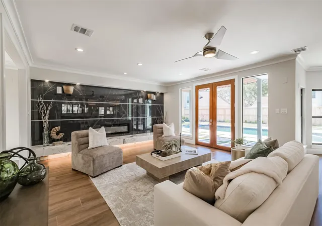 Photo 3 of Single family home for sale at 502 Lee Shore Ln, Houston, TX 77079 | MLS# 44441148 | Listing updated on 2026-09-18